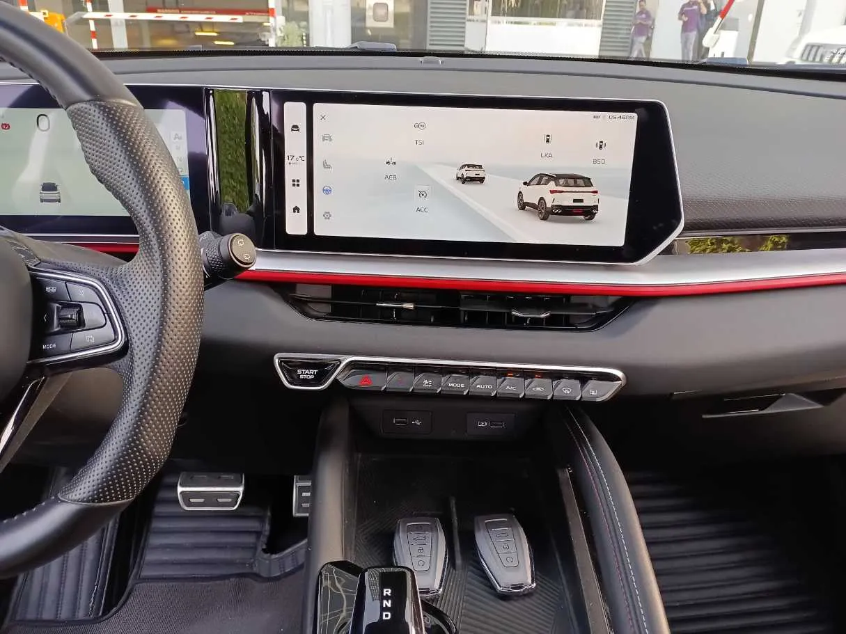 Car image 15