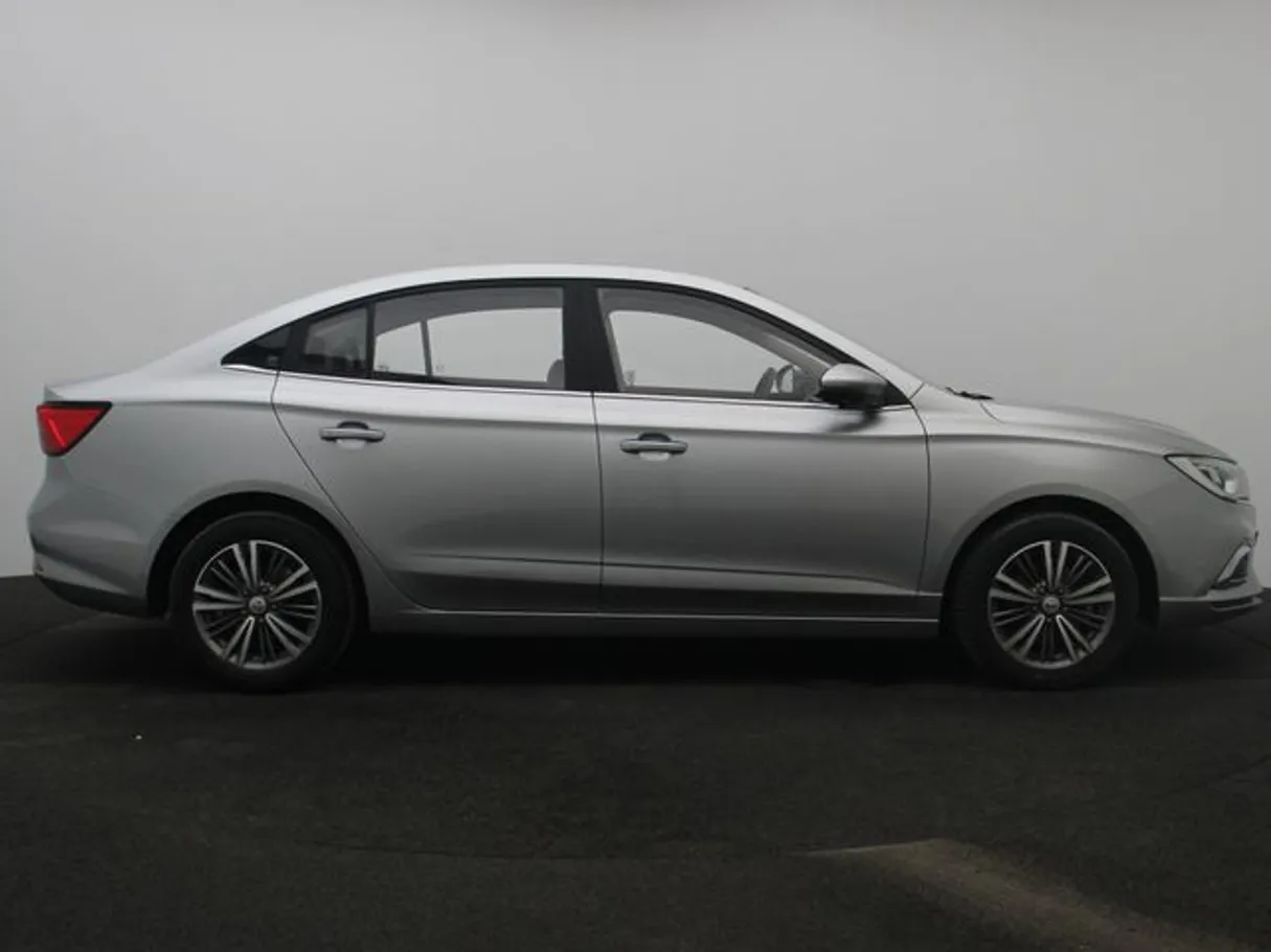 Car image 13