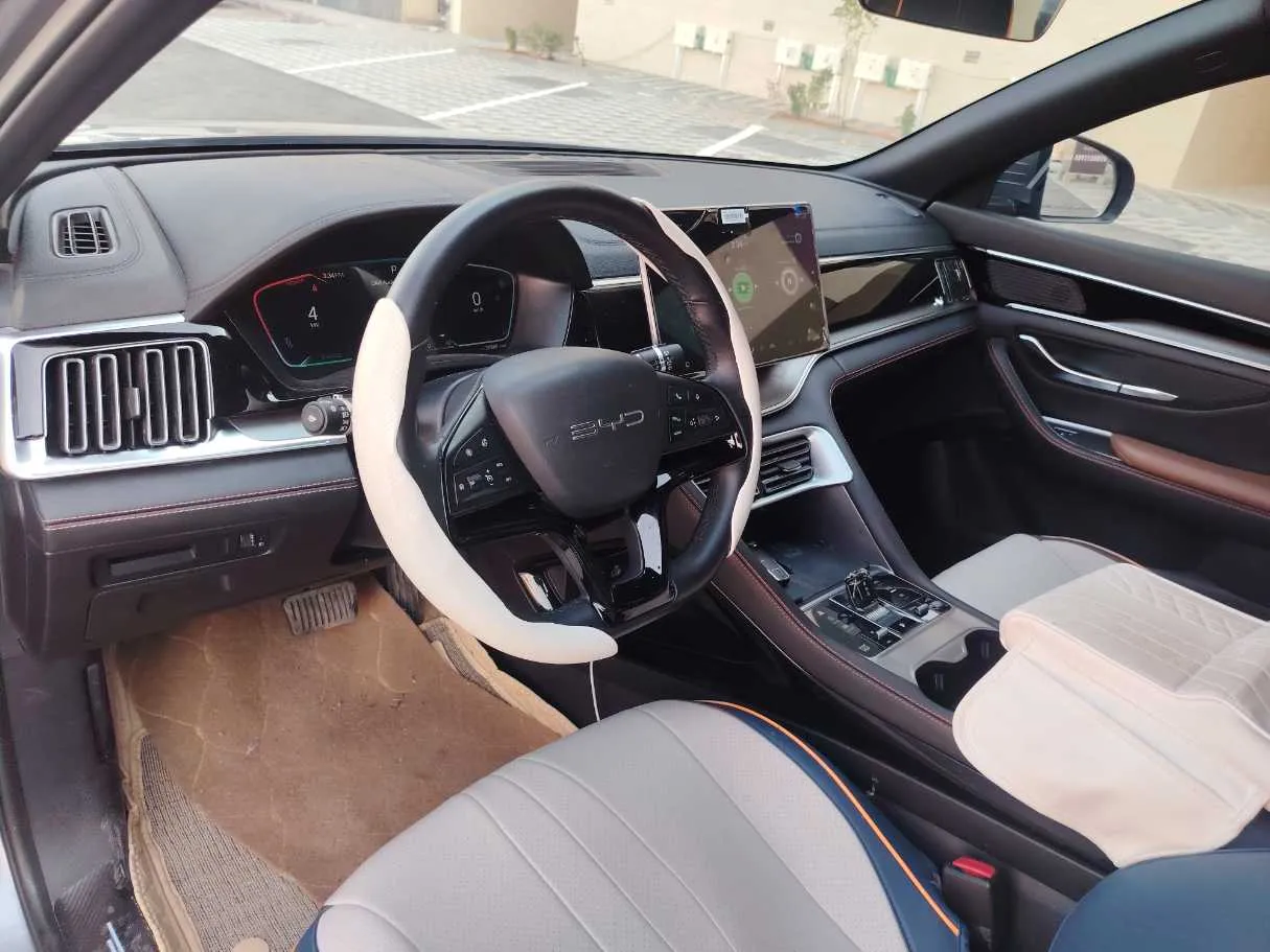 Car image 12
