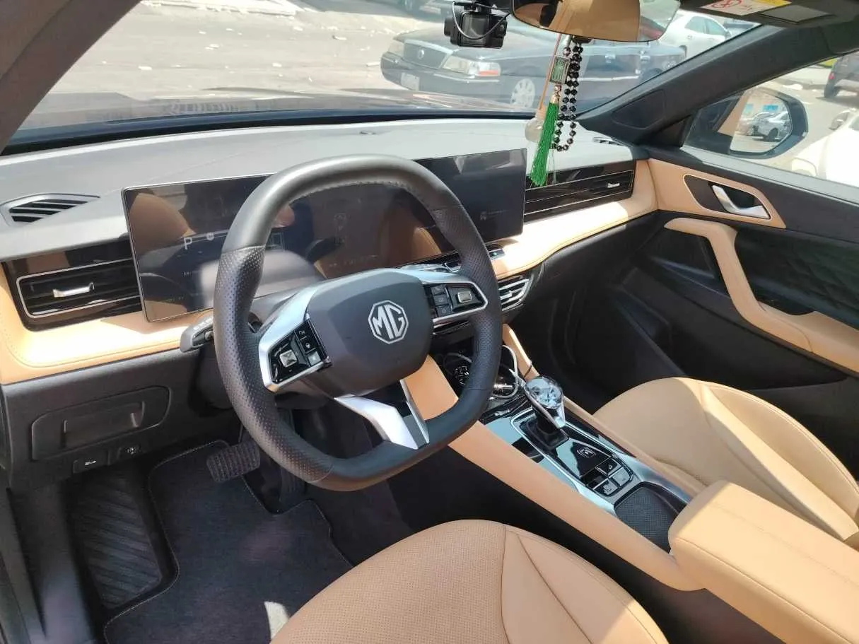 Car image 13
