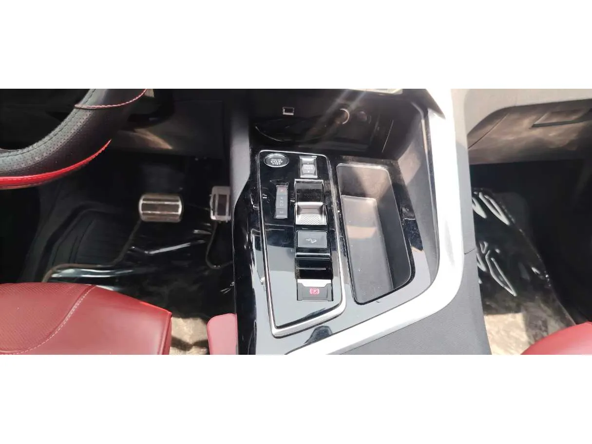 Car image 17
