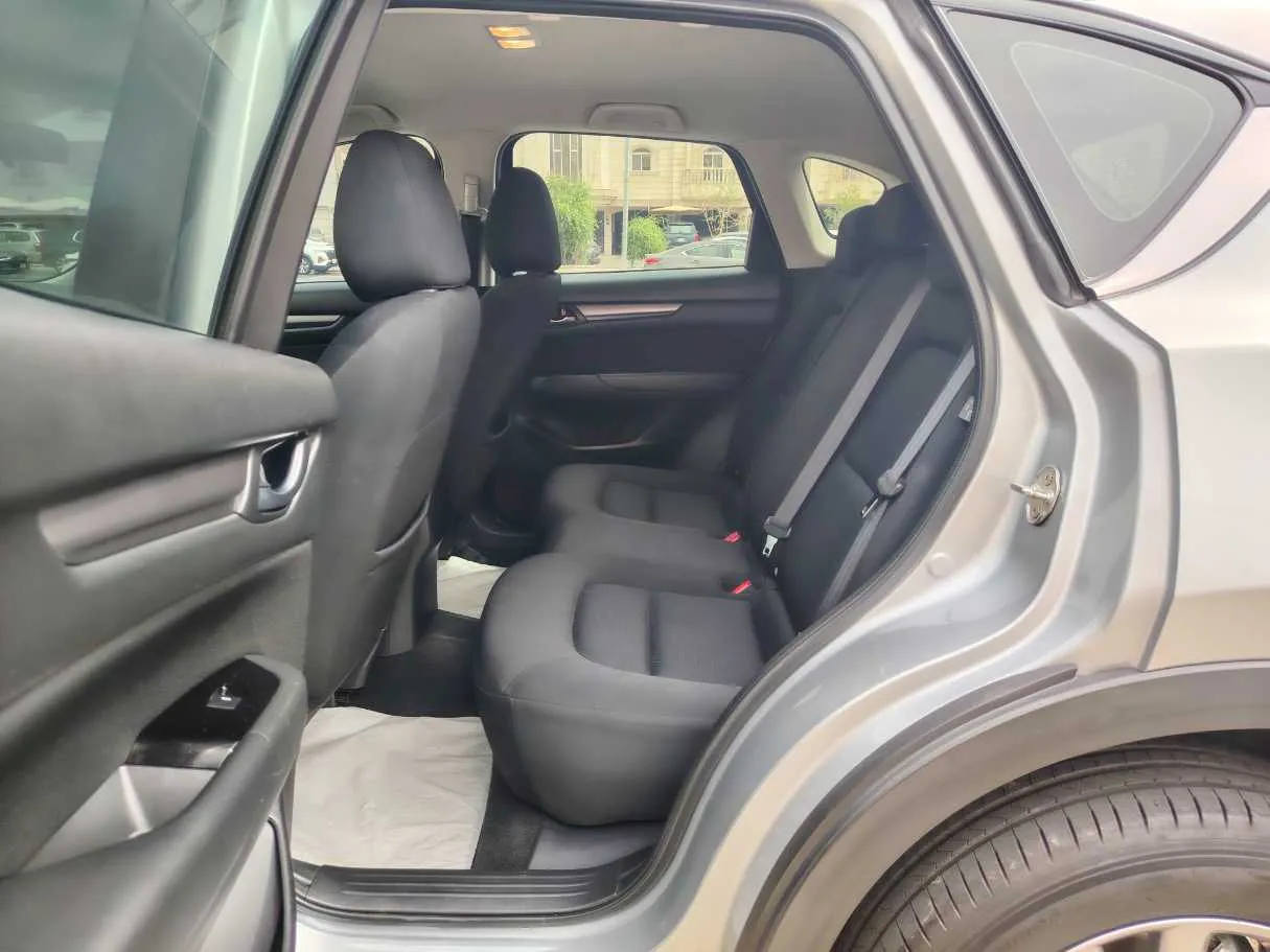 Car image 15