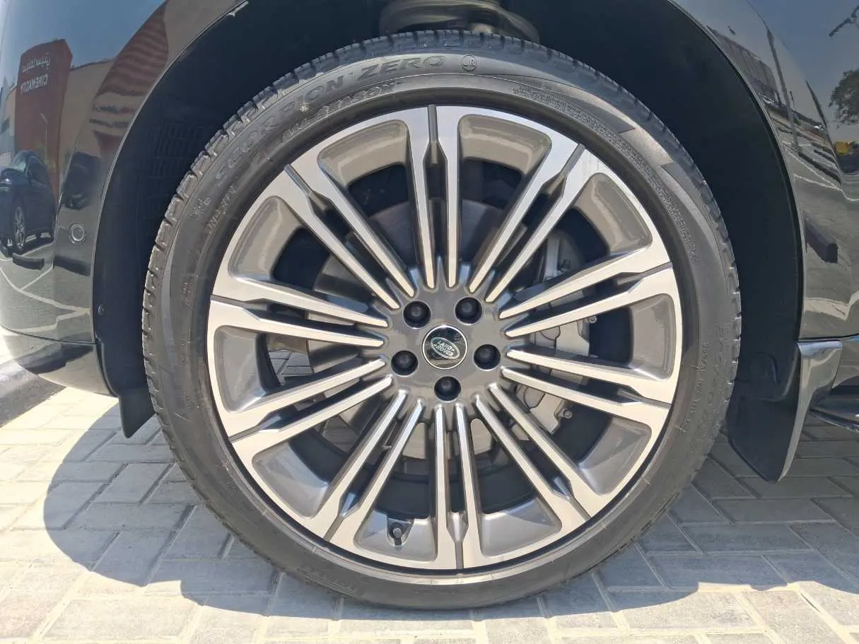 Car image 9