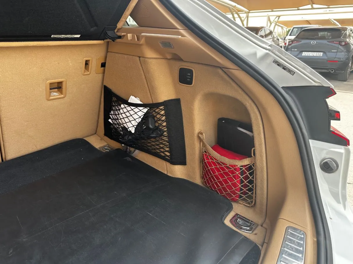 Car image 25