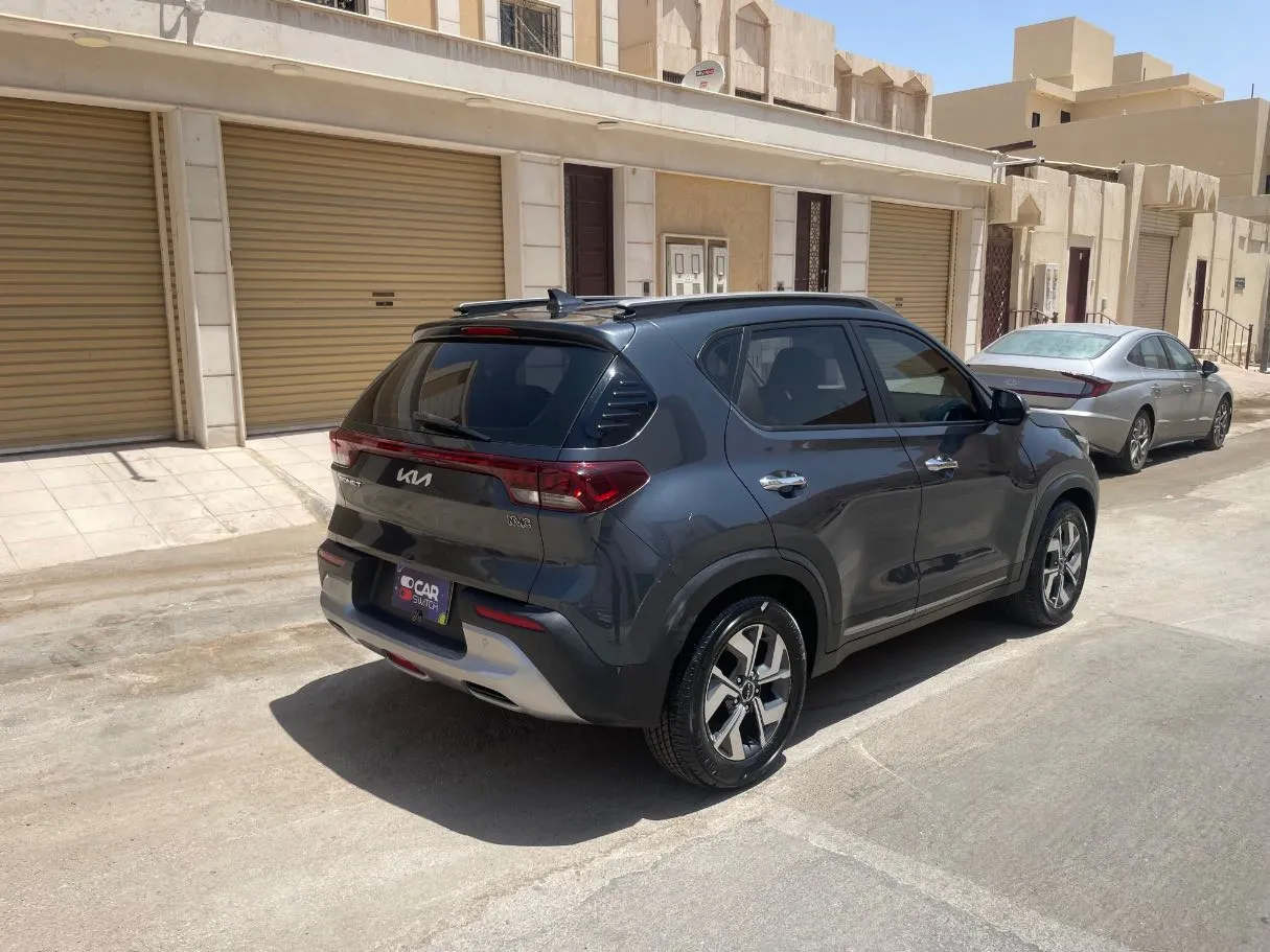 Car image 5