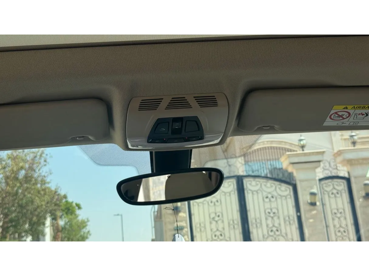 Car image 26