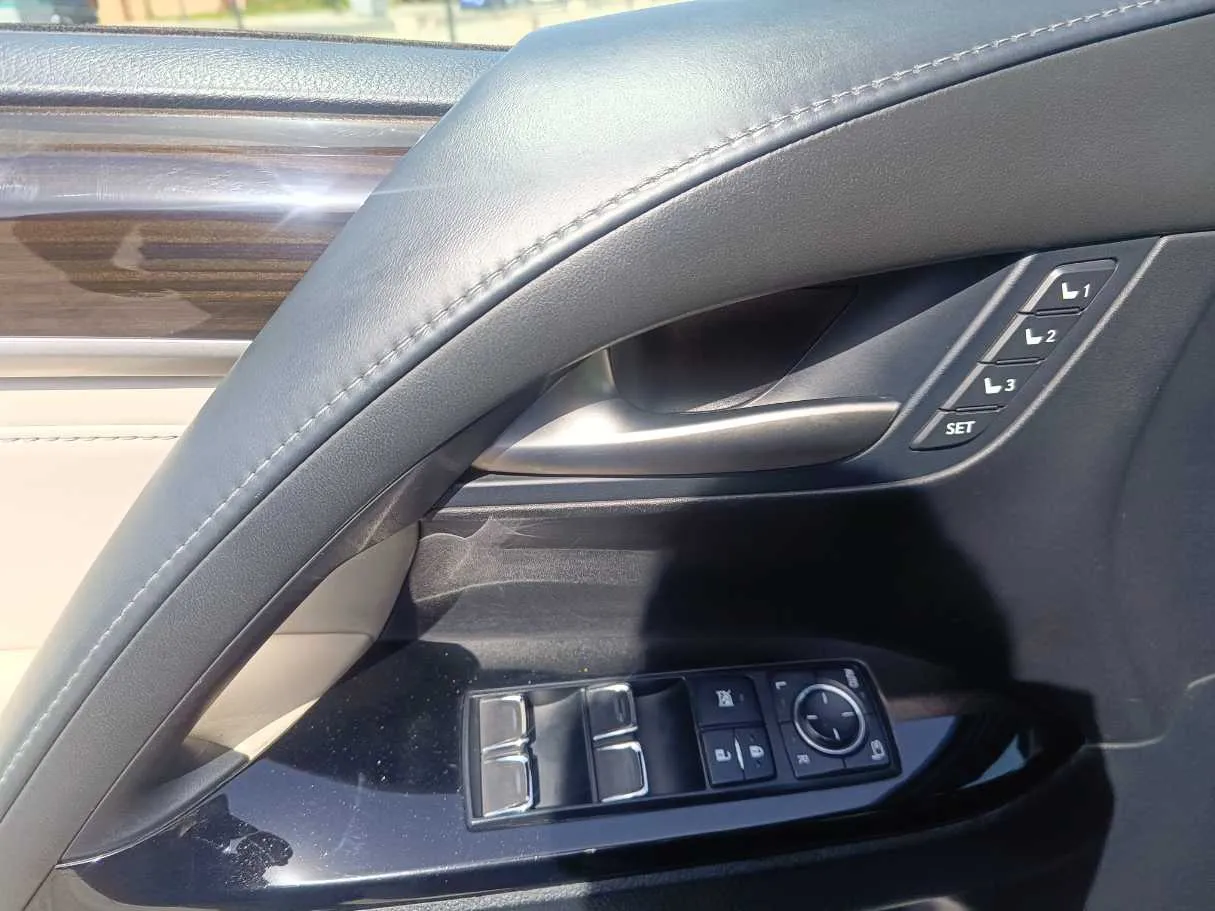 Car image 44