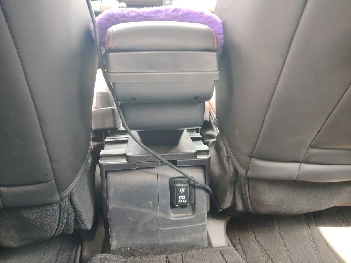 Car image 25