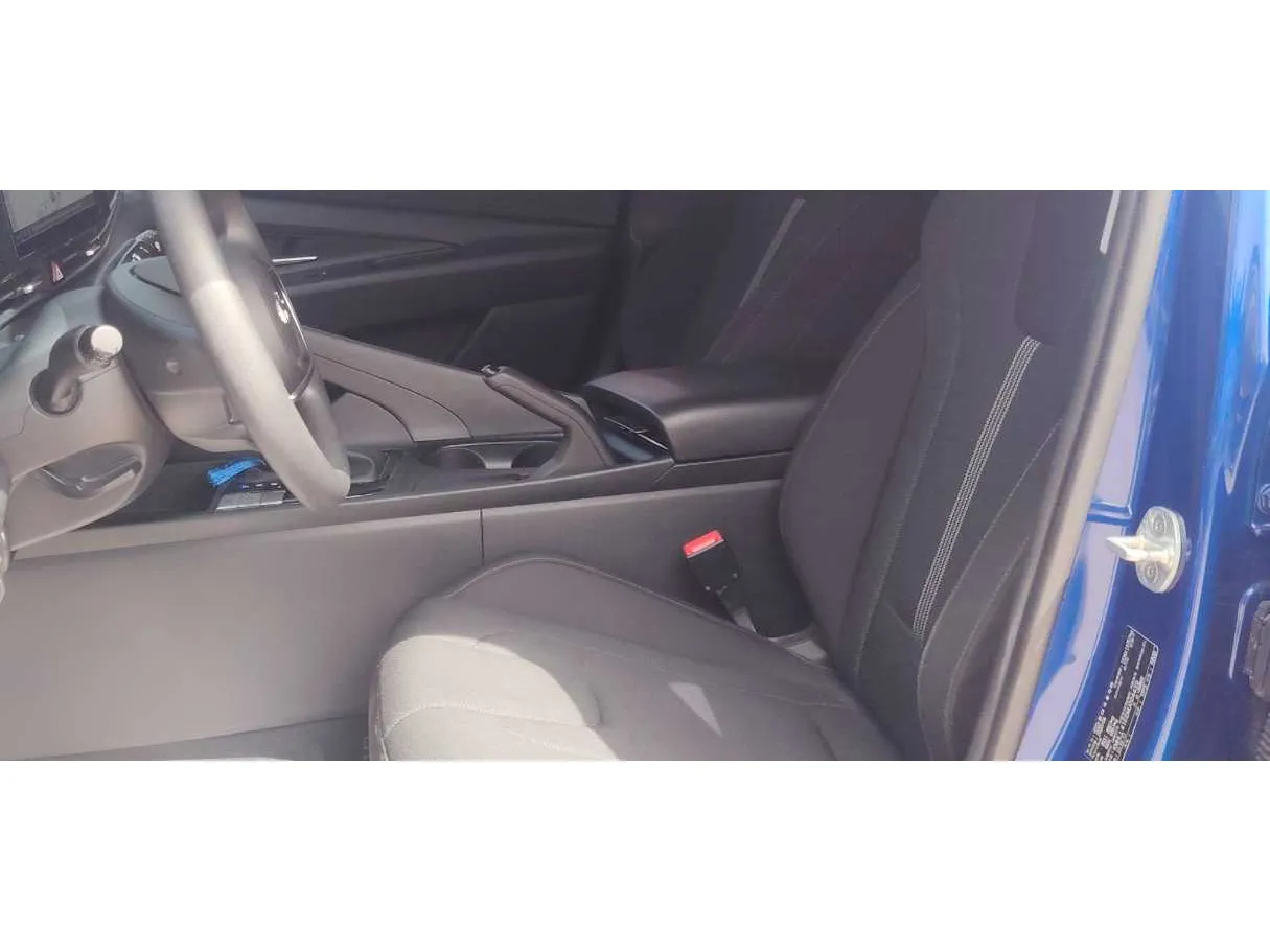 Car image 24