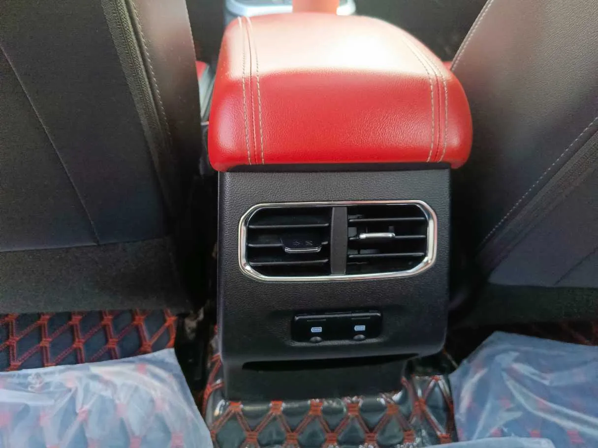 Car image 32