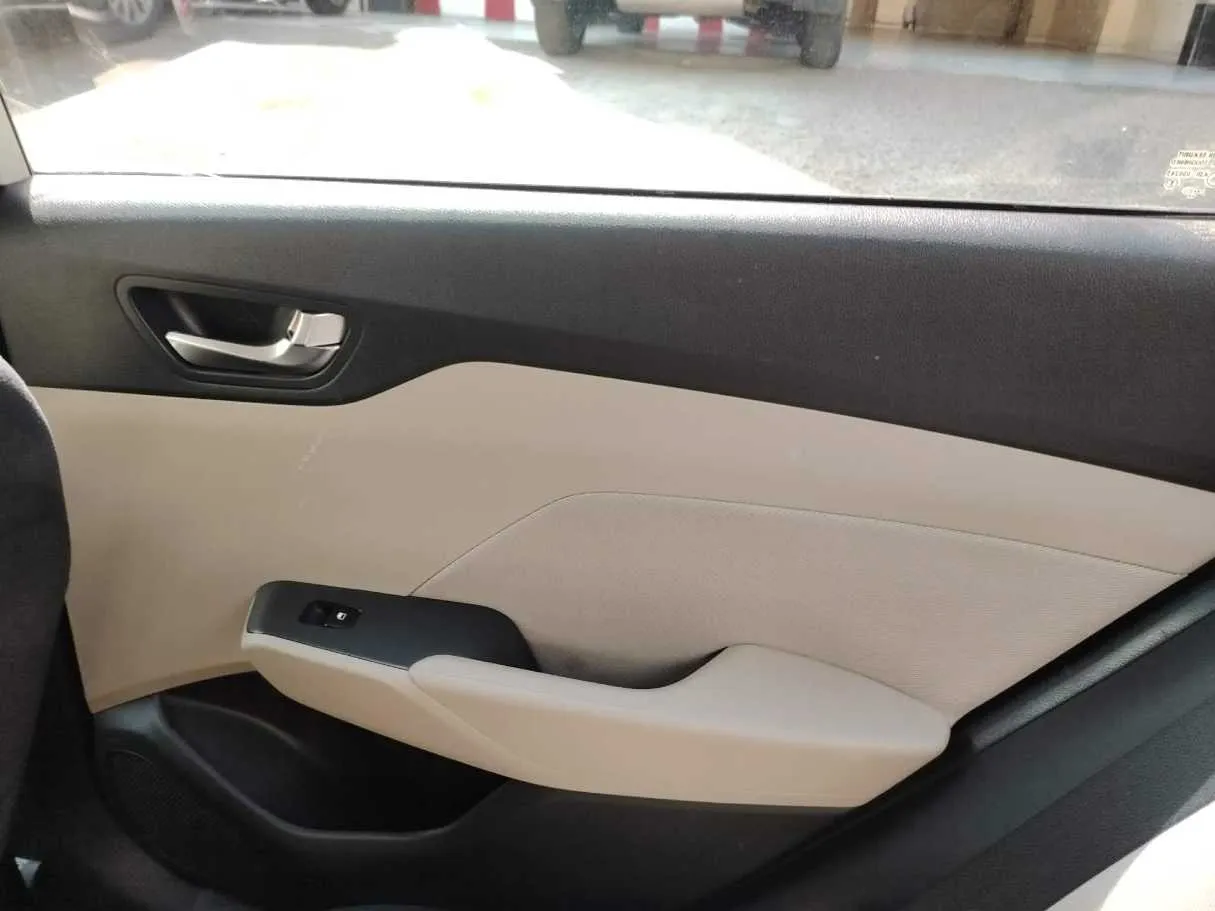 Car image 33
