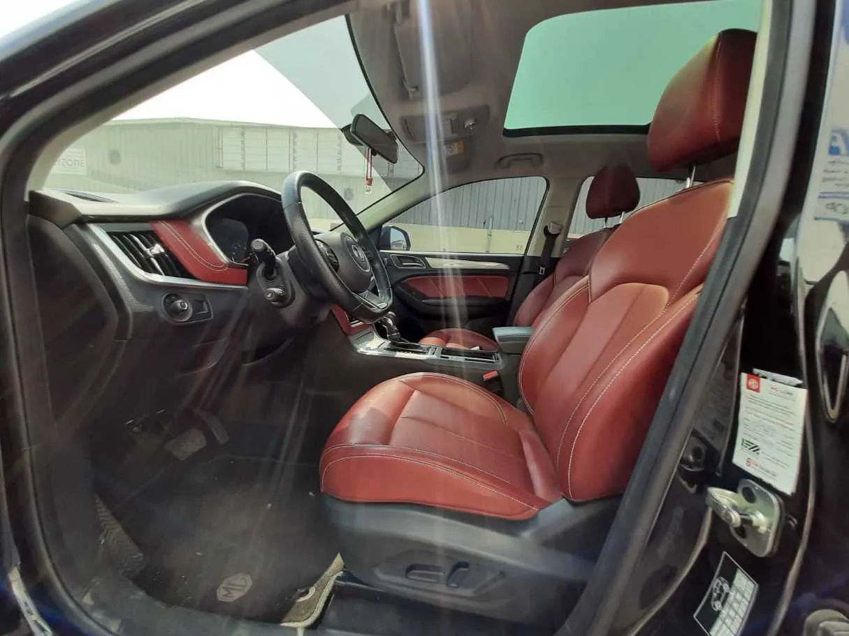 Car image 12