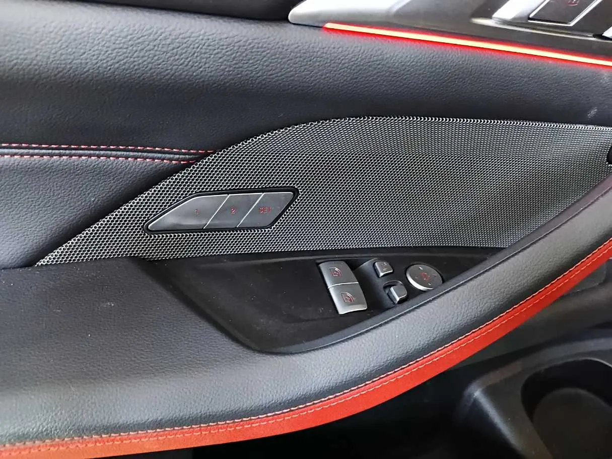 Car image 20
