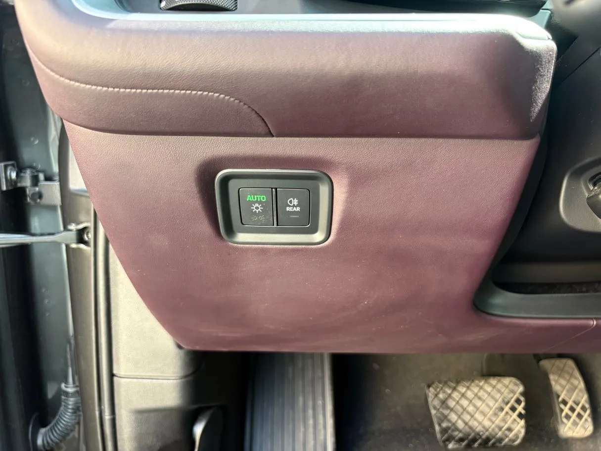 Car image 28