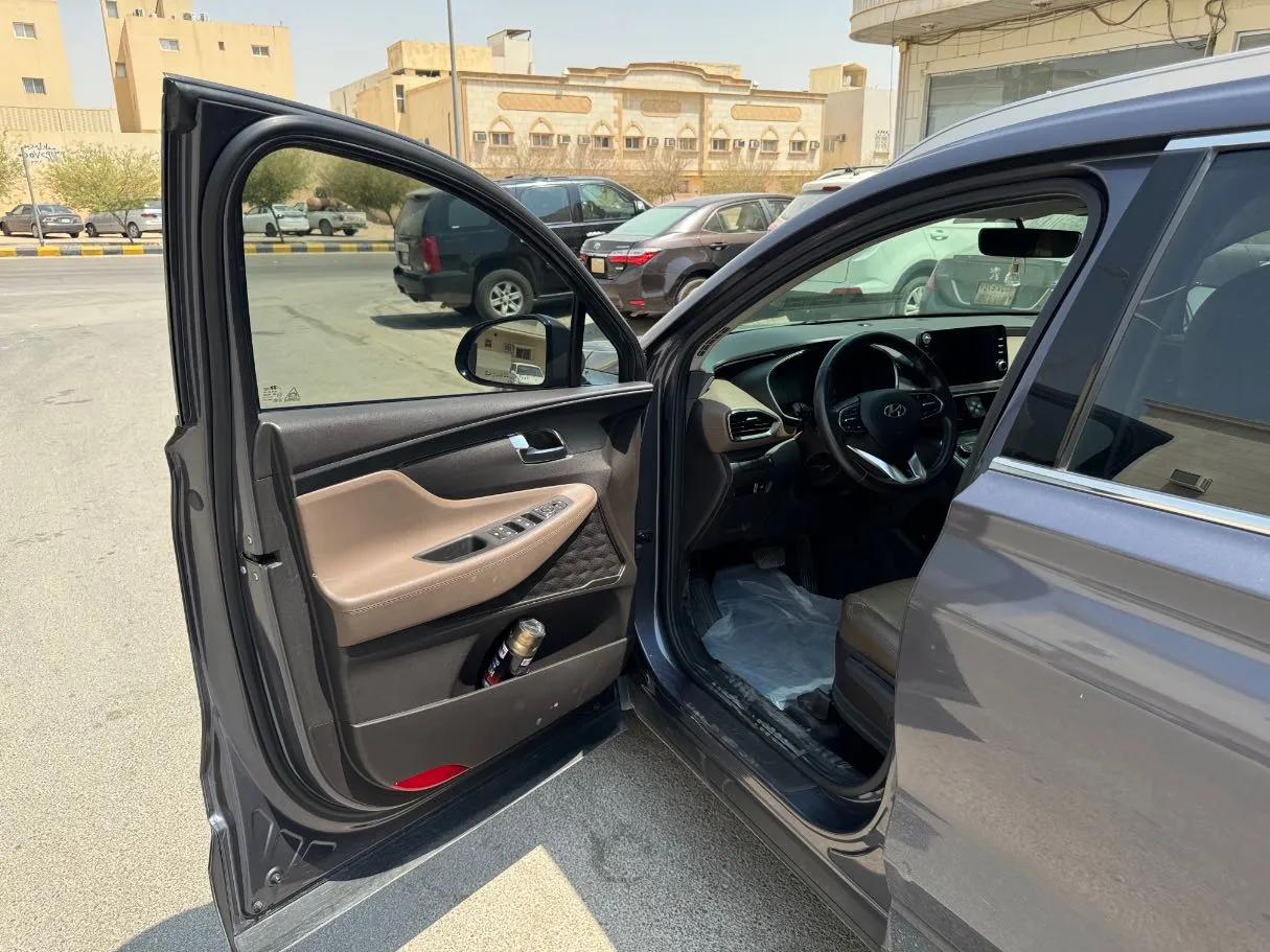 Car image 10