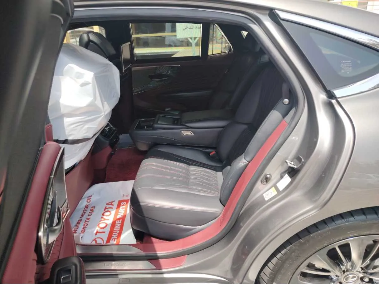 Car image 15