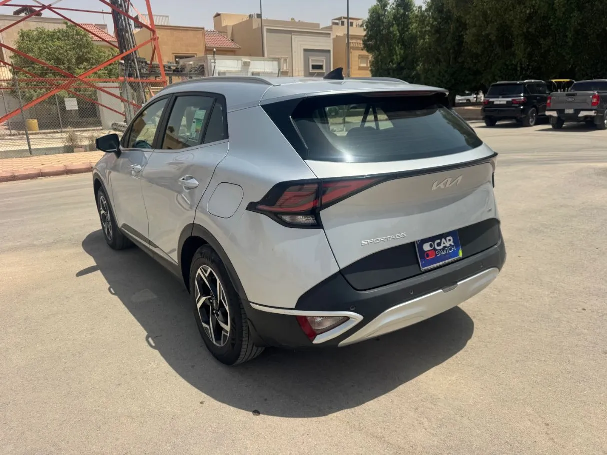 Car image 7