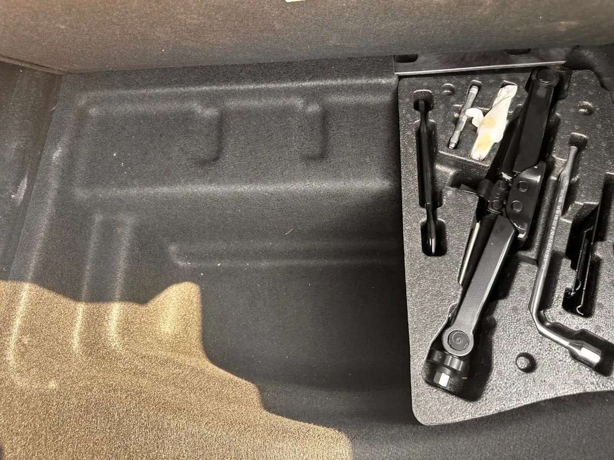Car image 25