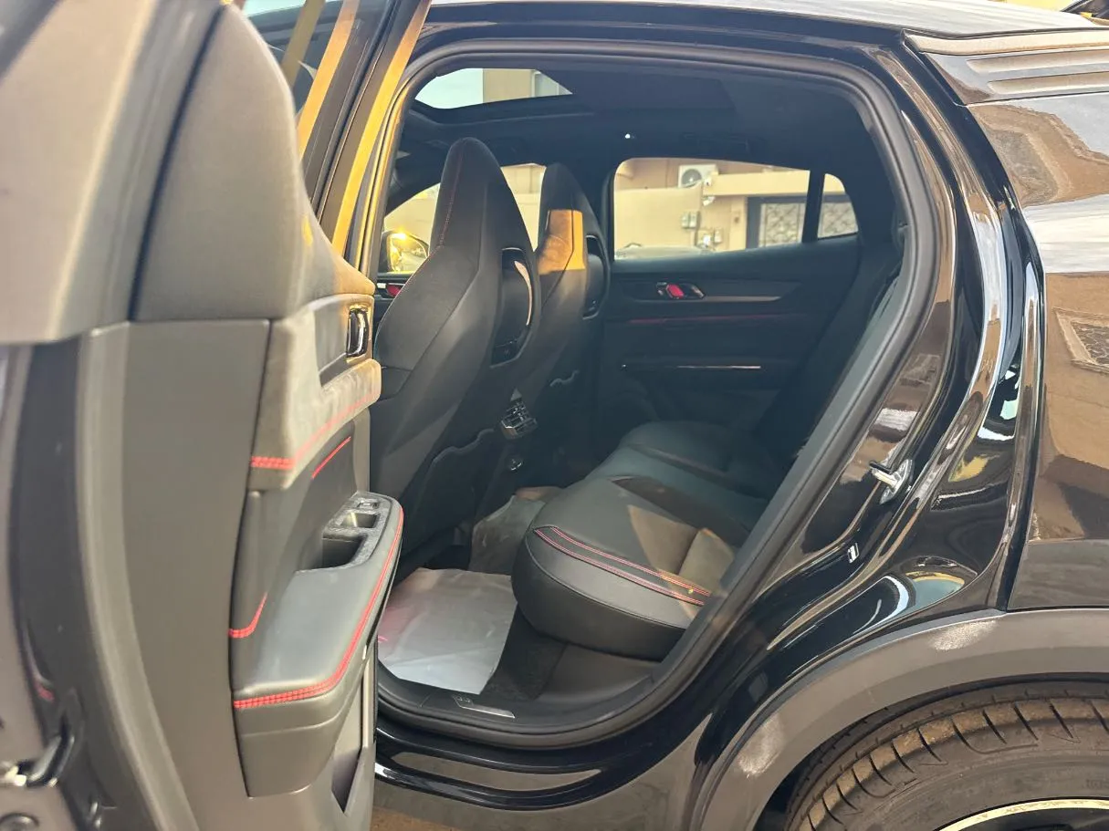 Car image 13