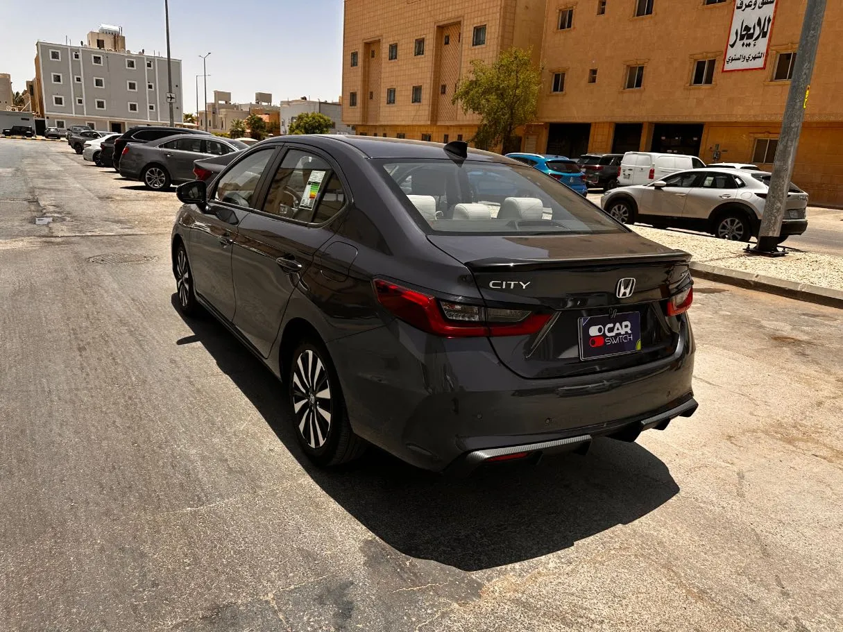 Car image 7