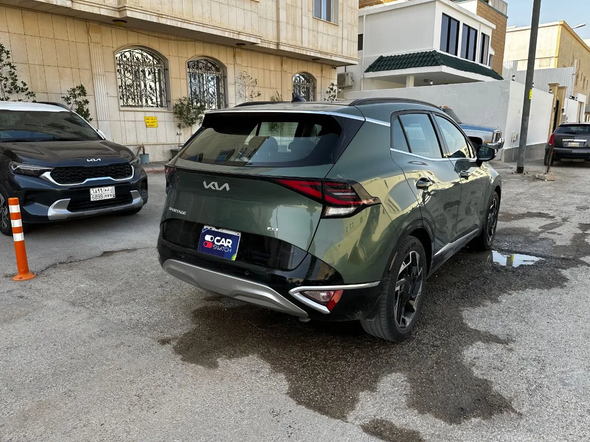 Car image 5