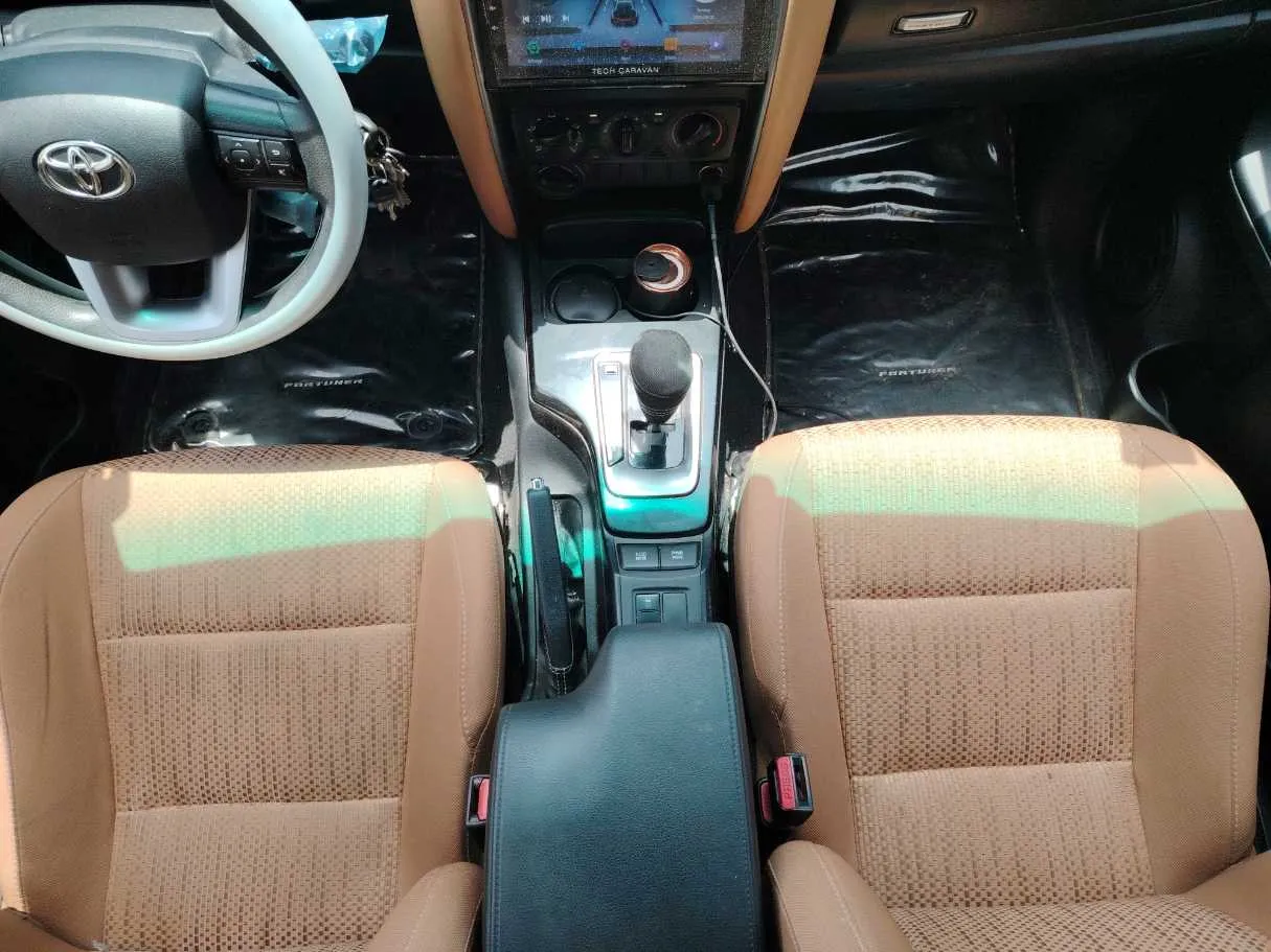 Car image 17
