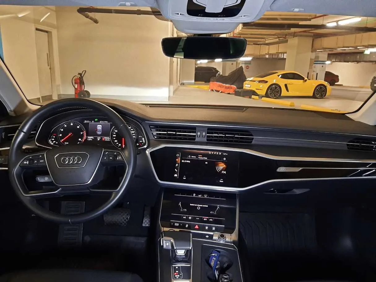 Car image 15