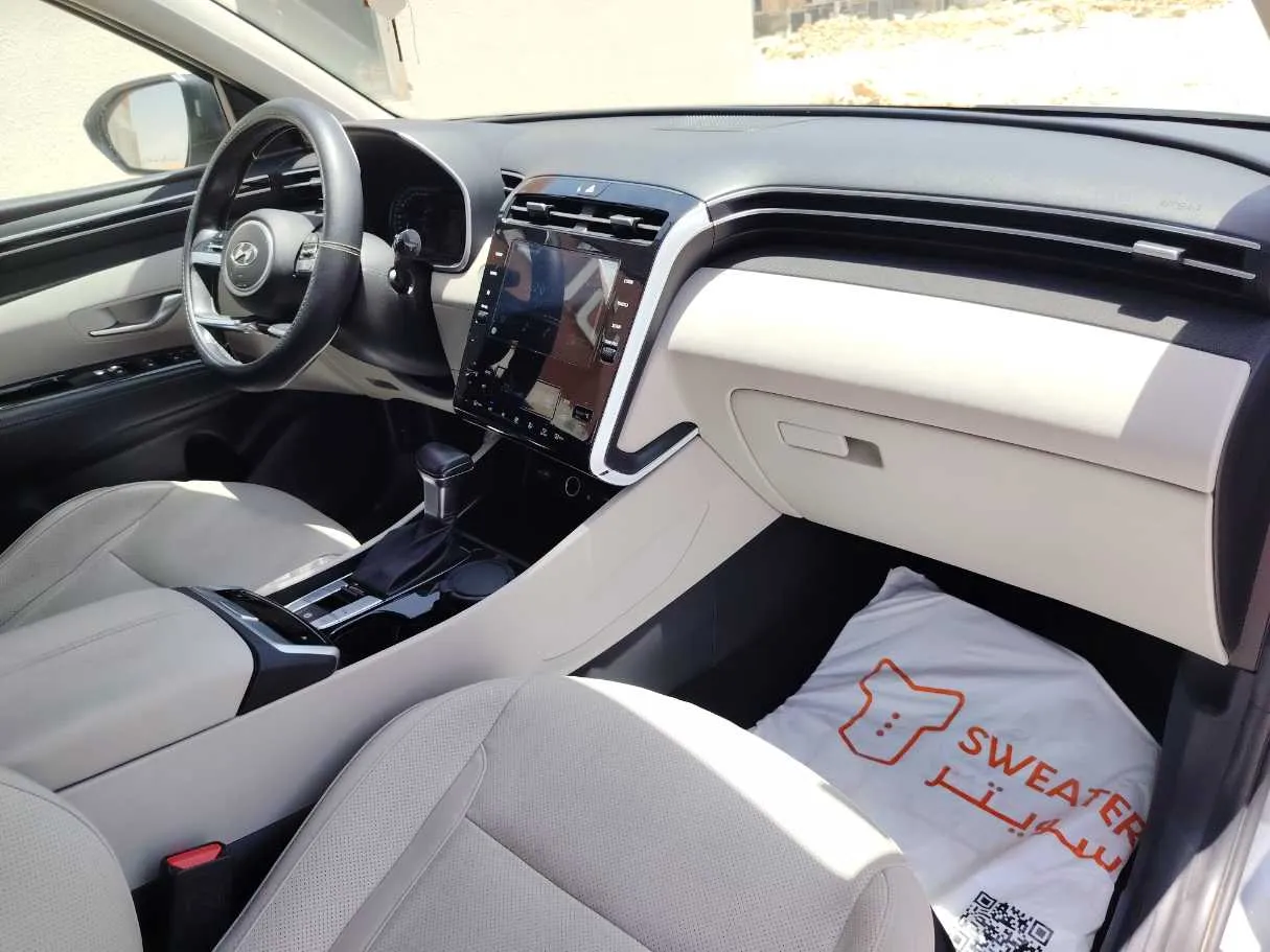 Car image 30