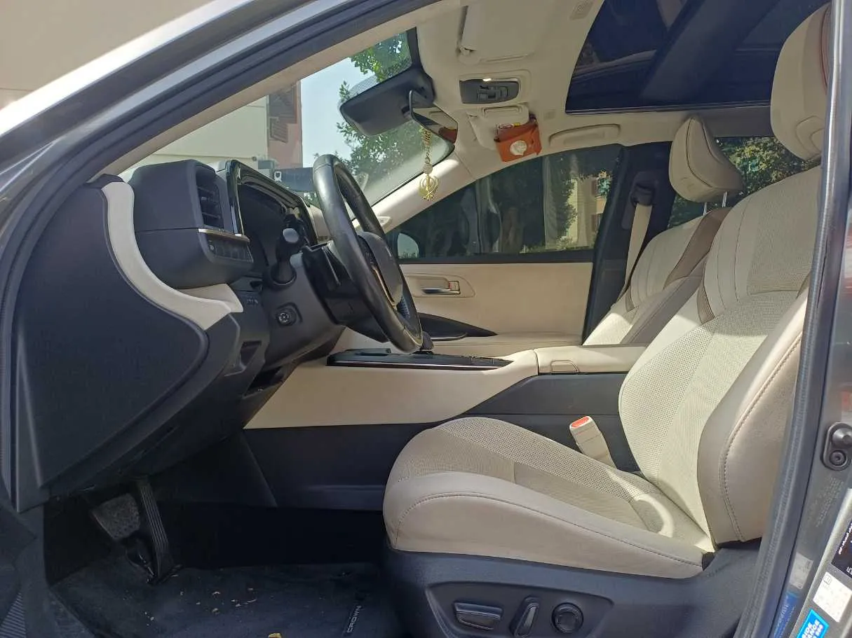 Car image 12
