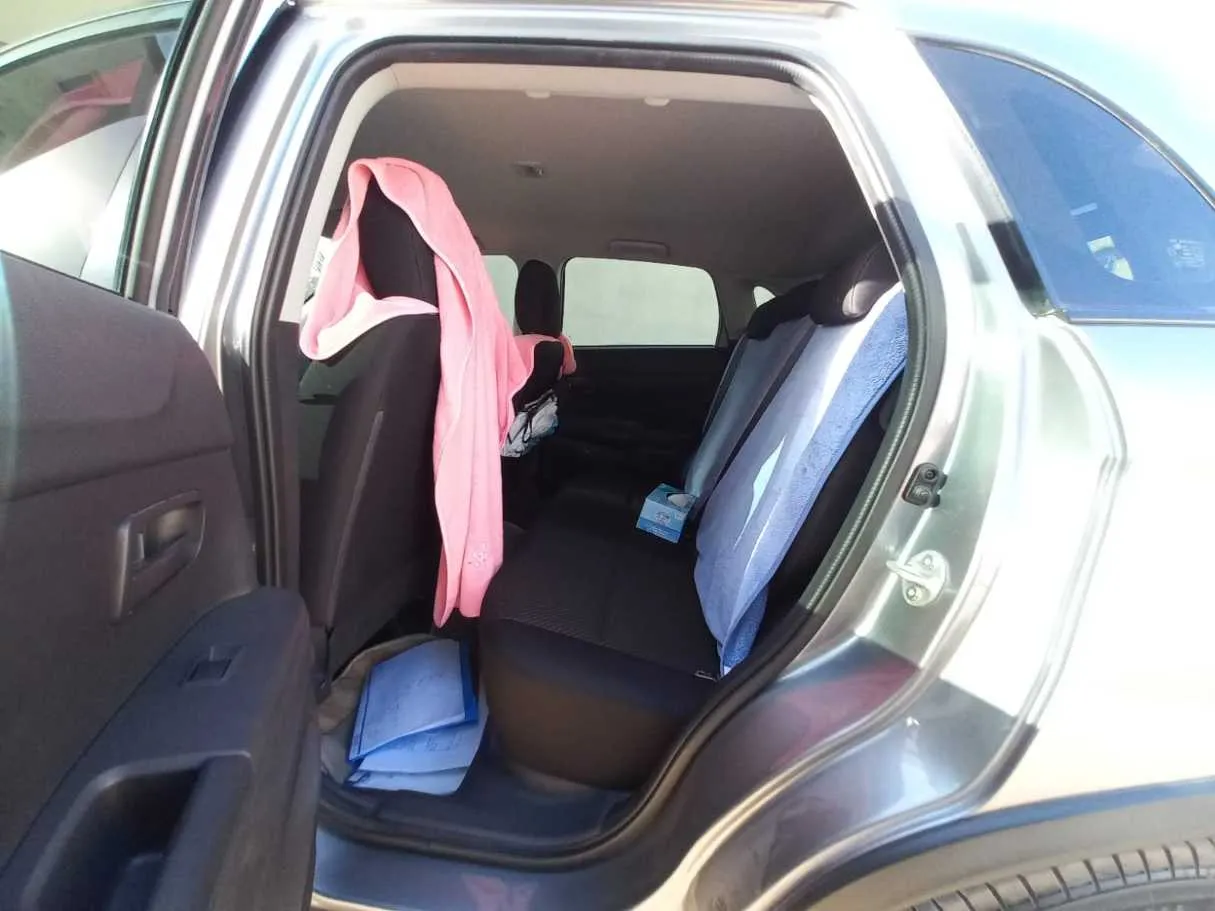 Car image 13