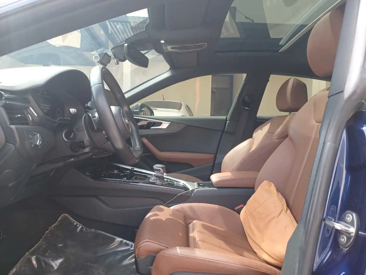 Car image 11