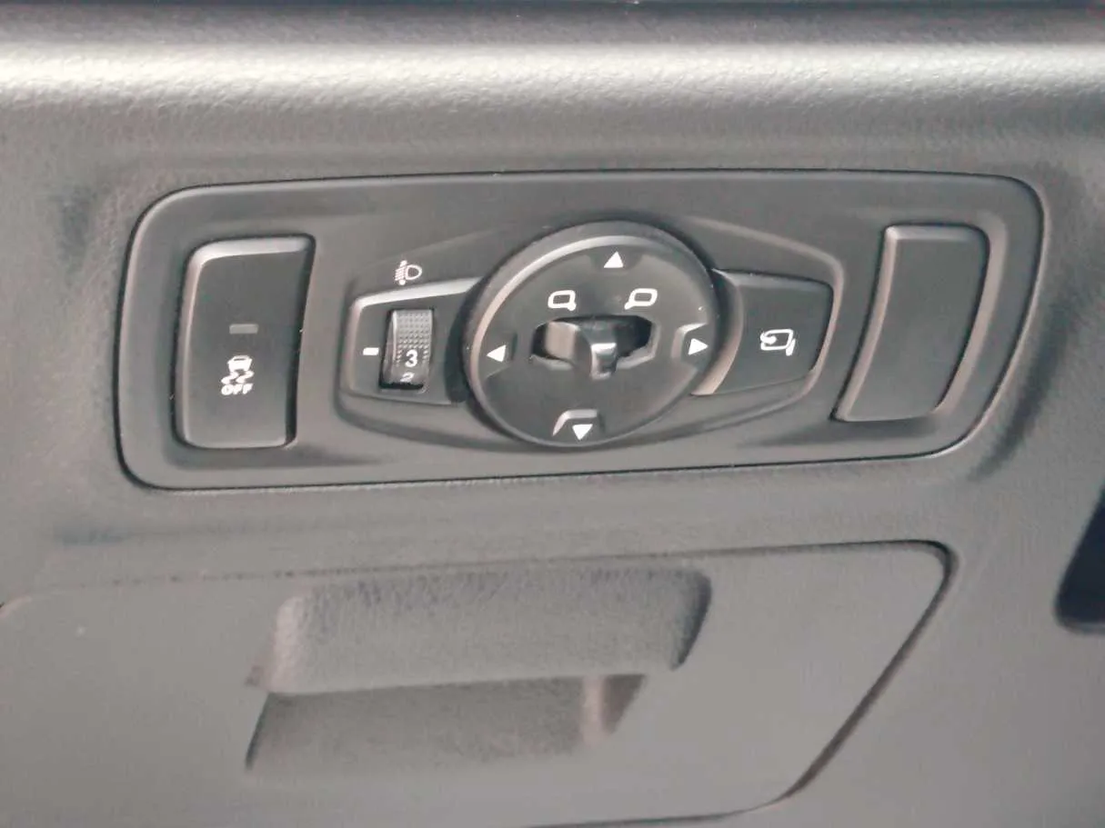 Car image 28