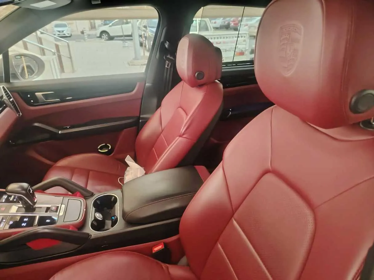 Car image 15