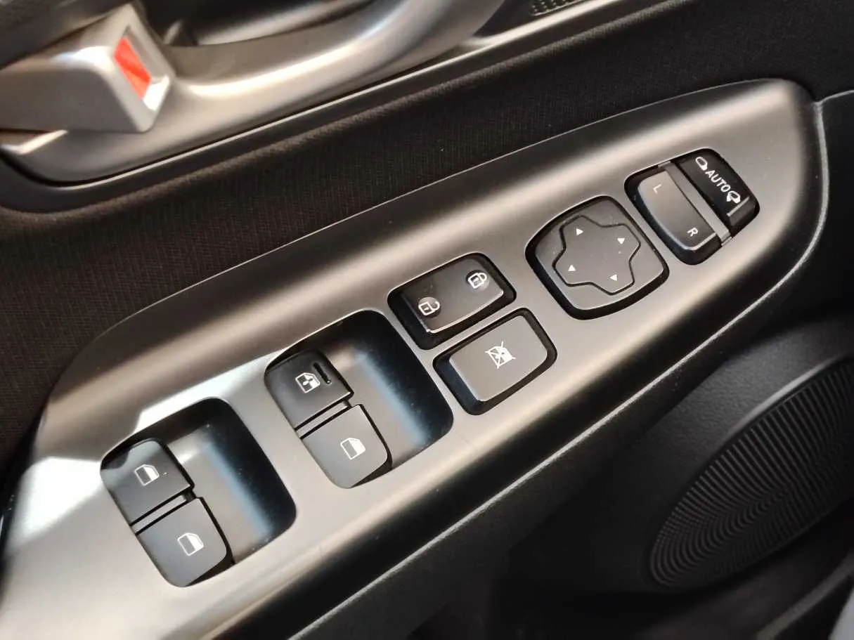 Car image 27
