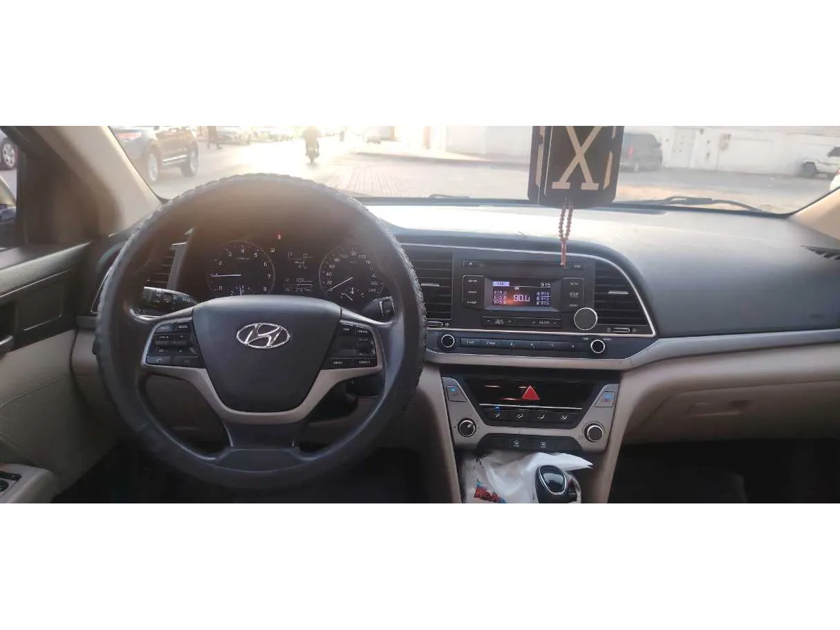 Car image 18
