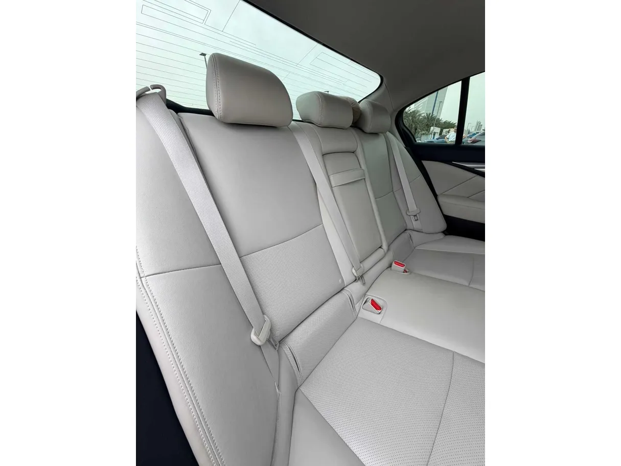 Car image 24