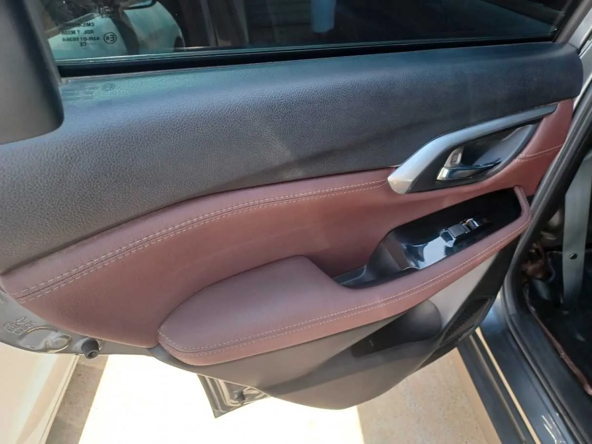 Car image 13