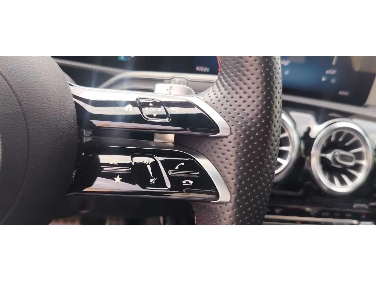 Car image 32
