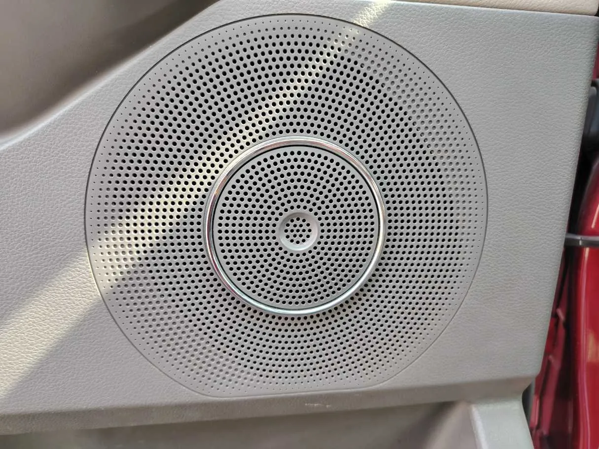Car image 26