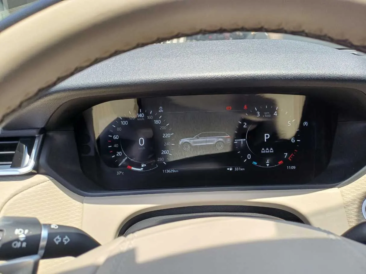 Car image 19