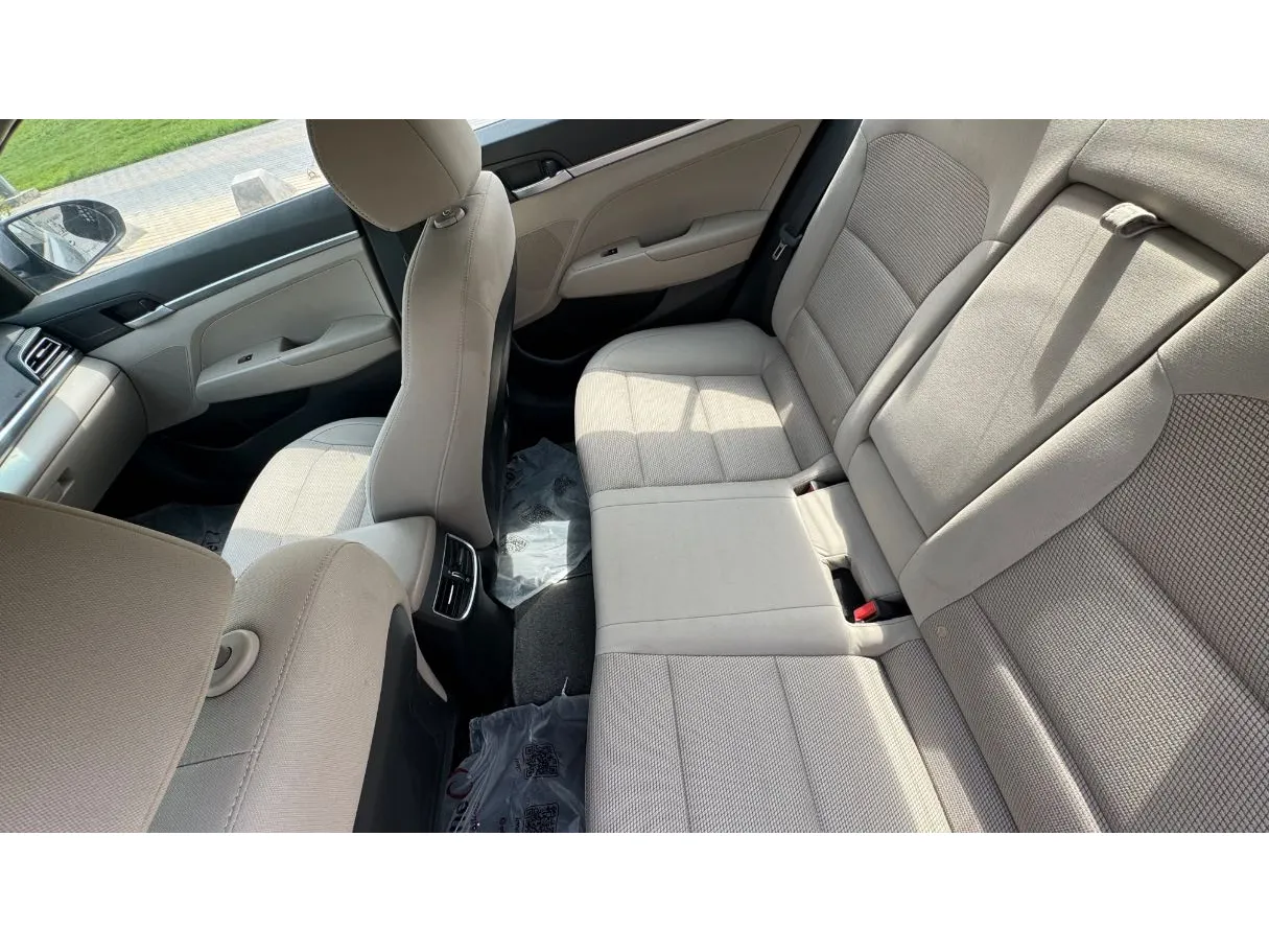 Car image 12