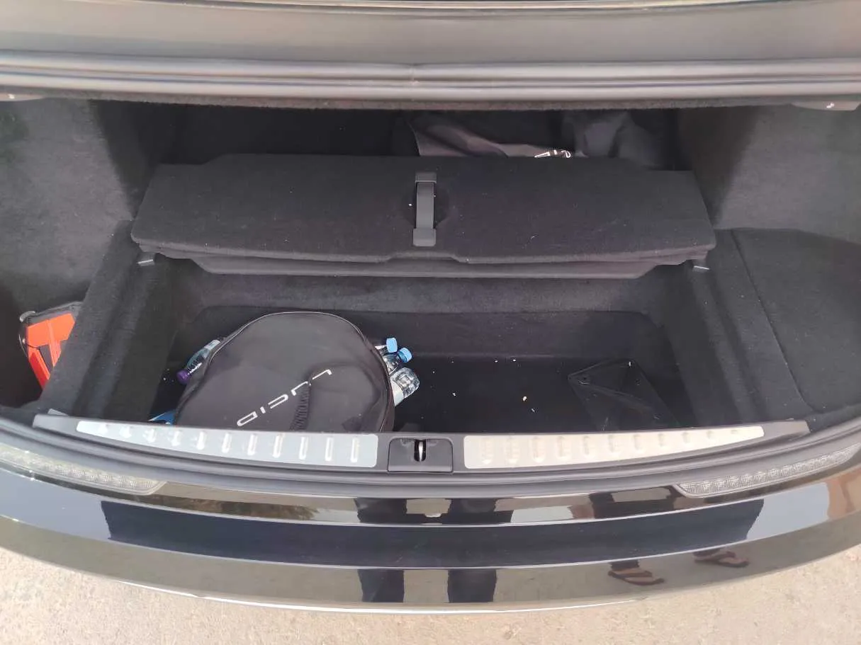 Car image 30