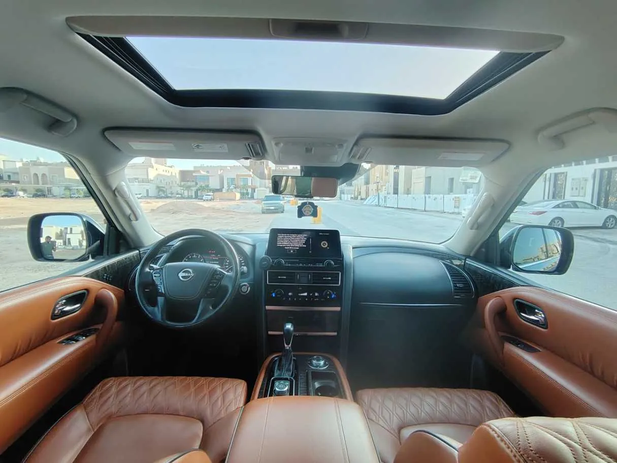 Car image 19