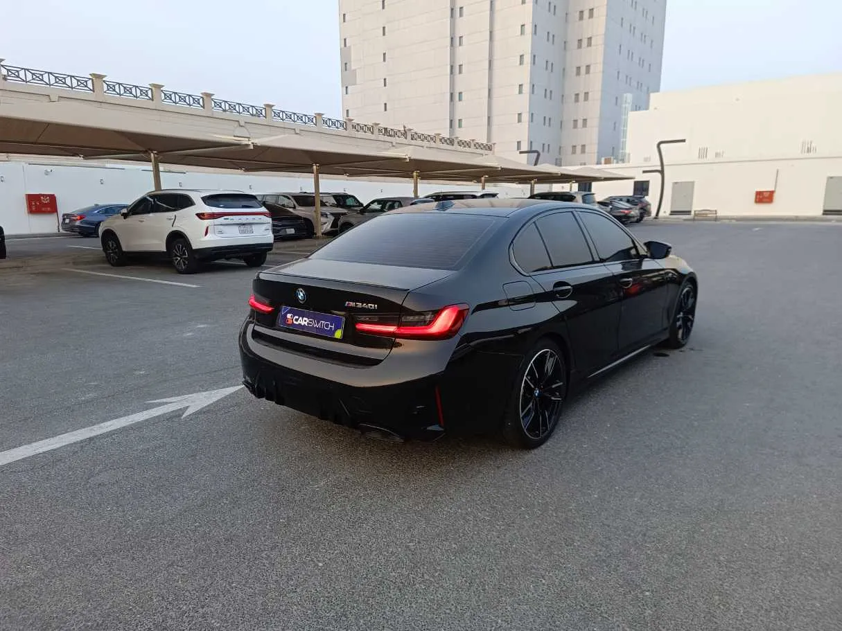 Car image 5