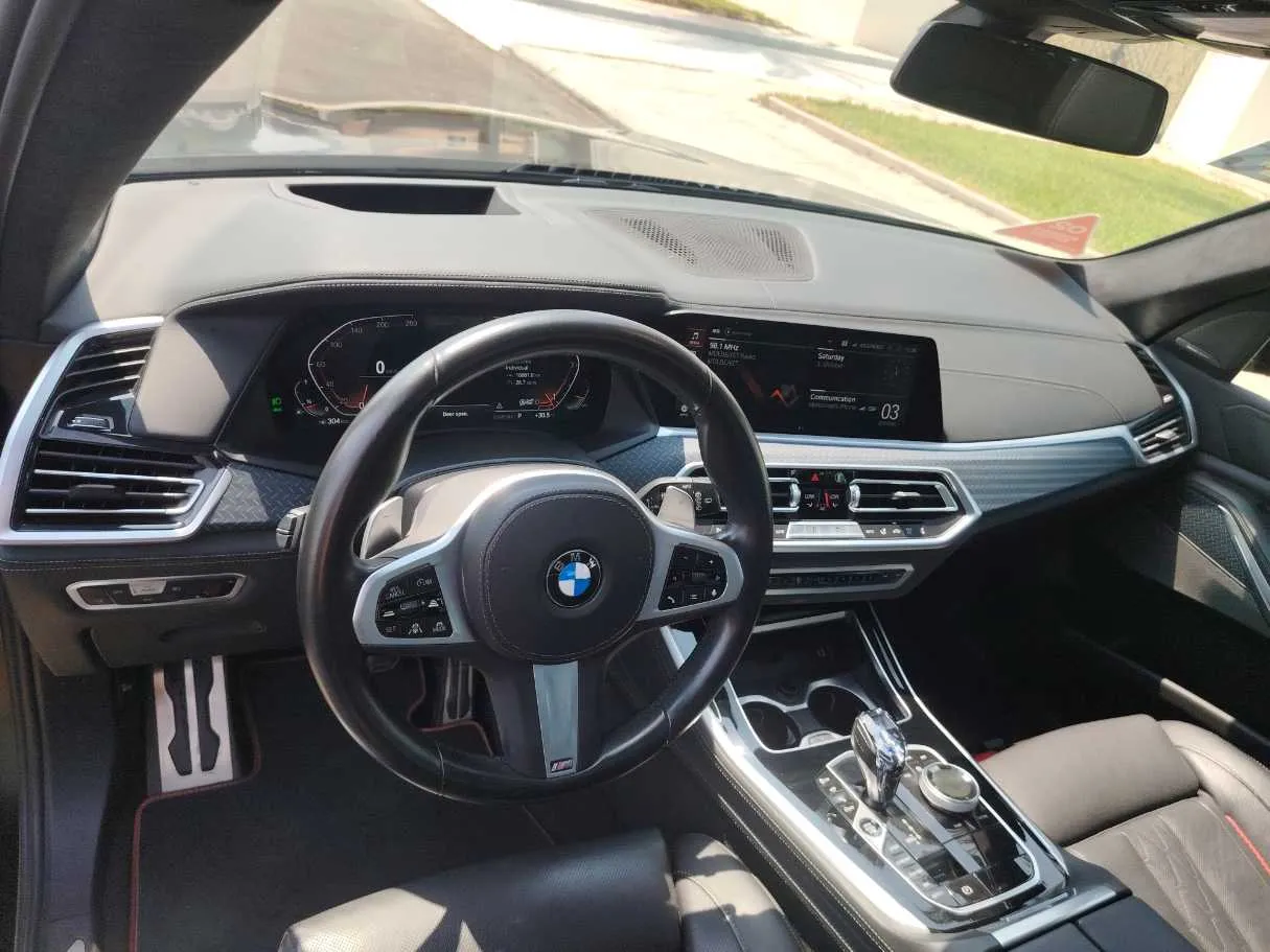 Car image 12