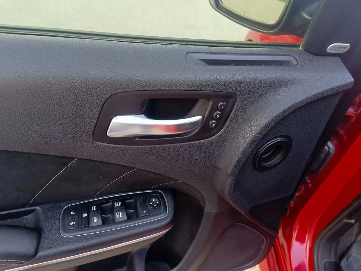 Car image 37