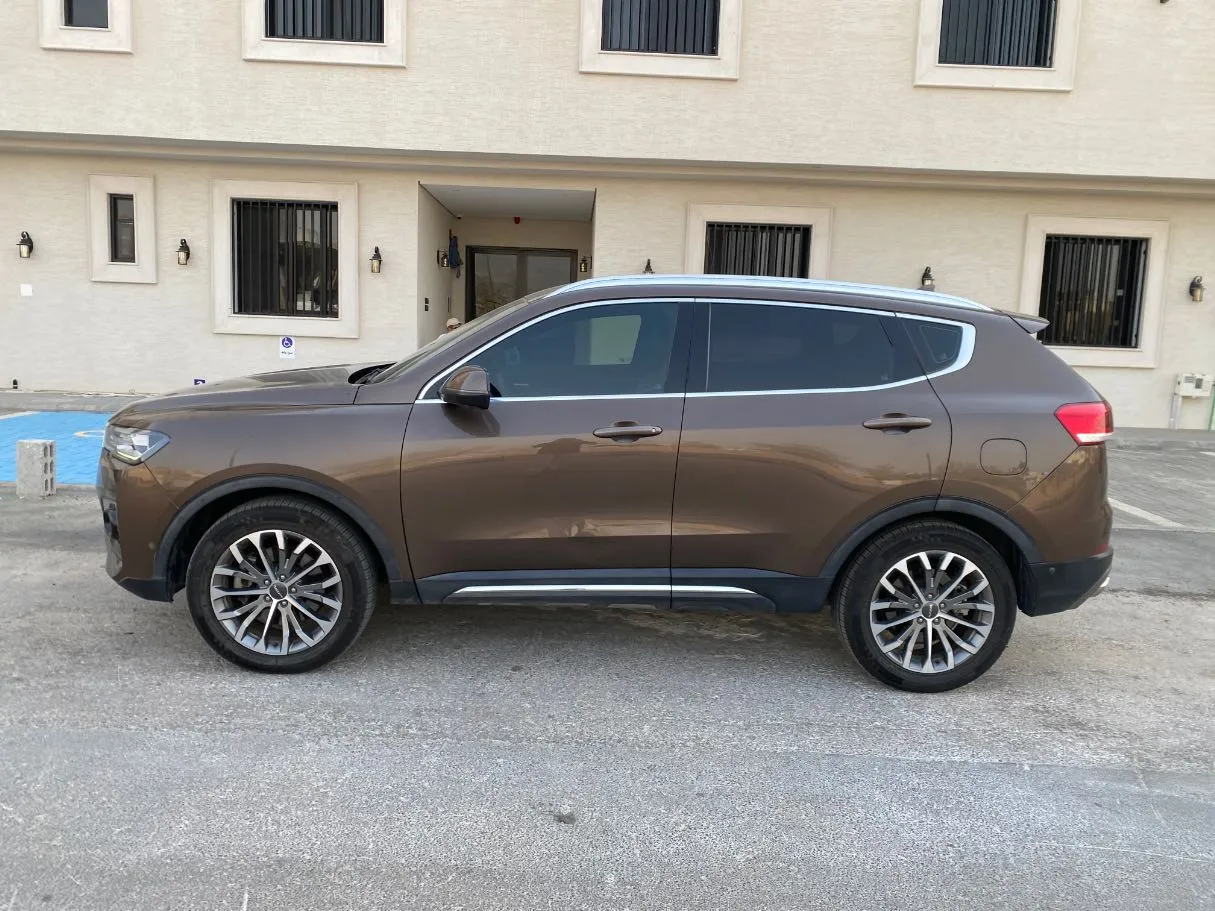 Car image 8
