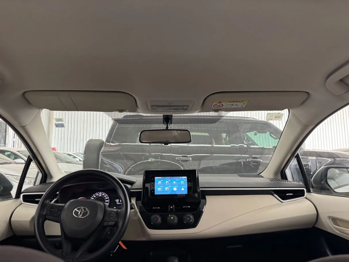 Car image 17