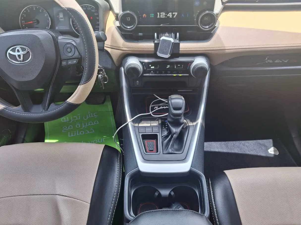 Car image 15