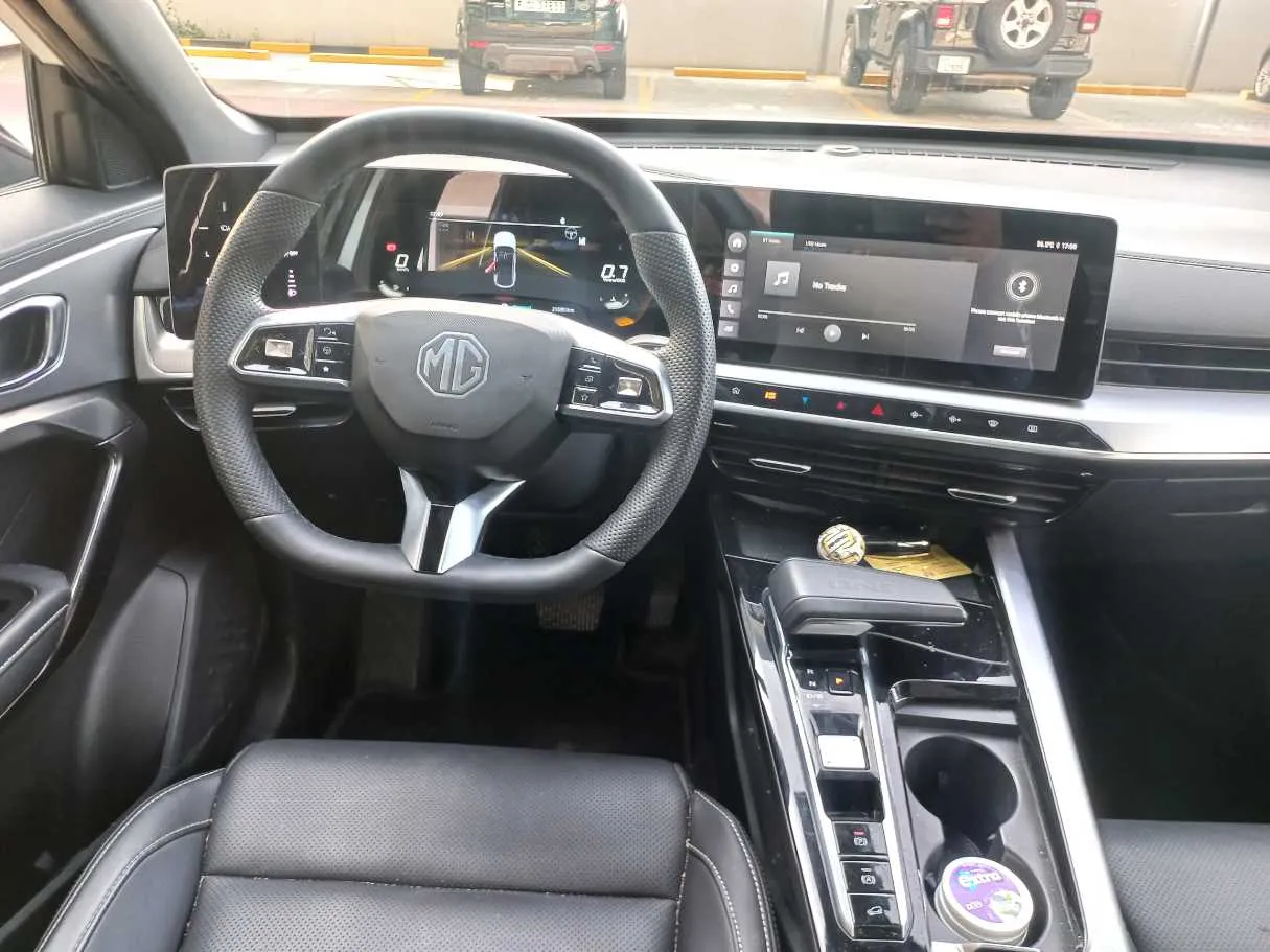 Car image 17